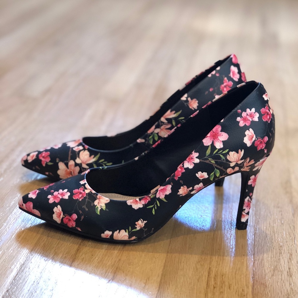 Kelly & Katie floral heels, never worn!